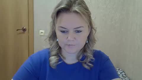 karennelsonx online show from November 12, 11:10 am