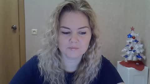 karennelsonx online show from December 22, 8:55 am