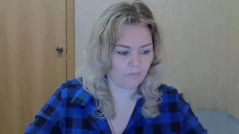 karennelsonx online show from May 28, 8:44 am