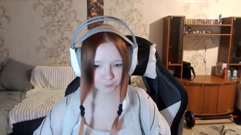 Lisa Backler online show from September 25, 4:21 pm