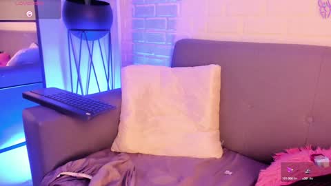 Snapshot of karina_gomez_18 chatting on February 5, 7:07 am Kari online show from February 5, 7:07 am