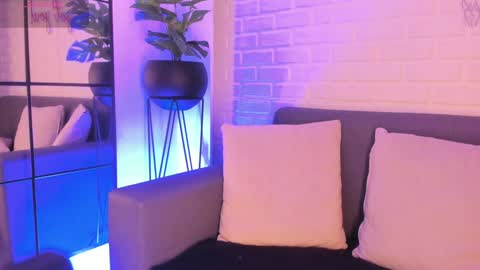 Snapshot of karina_gomez_18 chatting on February 9, 2:49 am Kari online show from February 9, 2:49 am