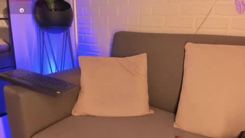 Snapshot of karina_gomez_18 chatting on February 14, 7:49 am Kari online show from February 14, 7:49 am