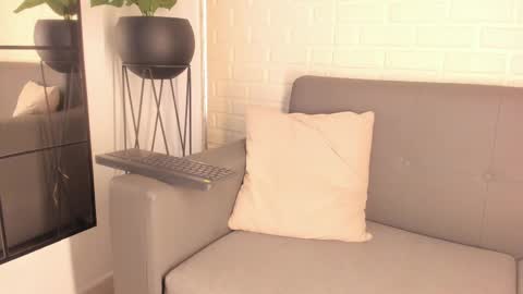 Snapshot of karina_gomez_18 chatting on February 18, 3:21 am Kari online show from February 18, 3:21 am