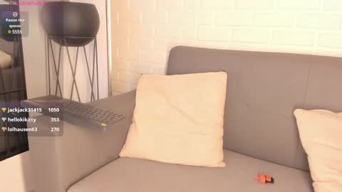 Snapshot of karina_gomez_18 chatting on February 18, 9:32 am Kari online show from February 18, 9:32 am