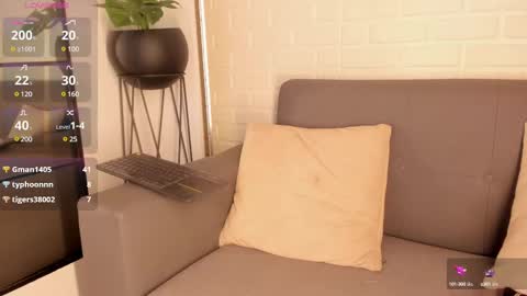 Snapshot of karina_gomez_18 chatting on February 25, 7:20 am Kari online show from February 25, 7:20 am