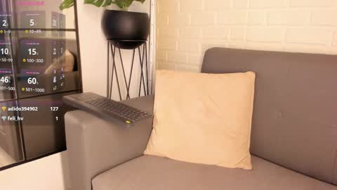 Snapshot of karina_gomez_18 chatting on February 28, 6:32 am Kari online show from February 28, 6:32 am