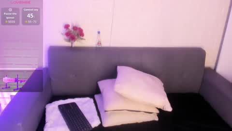 Snapshot of karina_gomez_18 chatting on October 3, 11:18 am Kari online show from October 3, 11:18 am