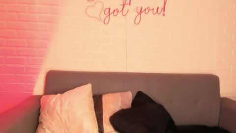 Snapshot of karina_gomez_18 chatting on November 21, 11:42 am Kari online show from November 21, 11:42 am