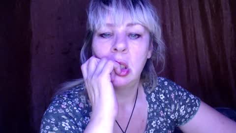 Snapshot of karina_ren chatting on December 4, 8:23 am Karina online show from December 4, 8:23 am