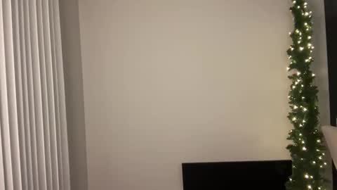 karina and justin online show from November 14, 4:33 am