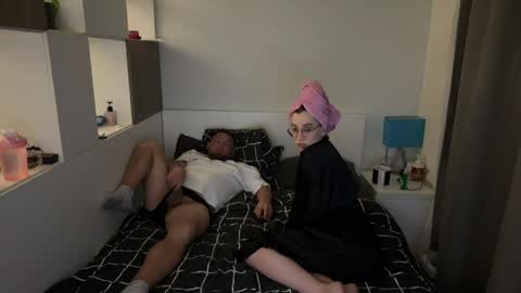 karl_and_klara online show from May 24, 6:35 pm