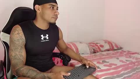 karl_jensennxx online show from July 6, 3:14 am
