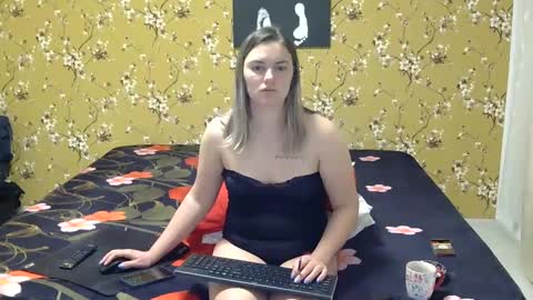 Snapshot of karla318103 chatting on December 22, 4:50 am Karla online show from December 22, 4:50 am