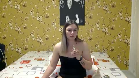 Snapshot of karla318103 chatting on February 17, 3:15 am Karla online show from February 17, 3:15 am