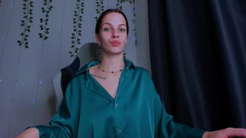 Snapshot of karla_lim chatting on November 12, 7:03 pm karla_lim online show from November 12, 7:03 pm