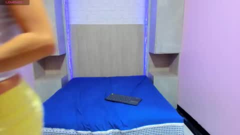 Snapshot of karlacollins_ chatting on December 15, 12:09 pm Karla online show from December 15, 12:09 pm