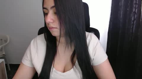 Karla Giraldo online show from February 18, 7:10 pm