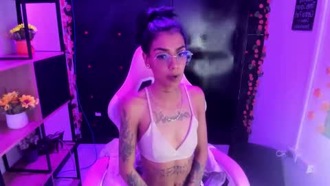 karlaslutskinny__ online show from February 20, 8:53 pm