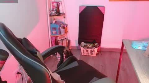 Snapshot of karlavittar chatting on February 17, 10:03 pm karlavittar online show from February 17, 10:03 pm