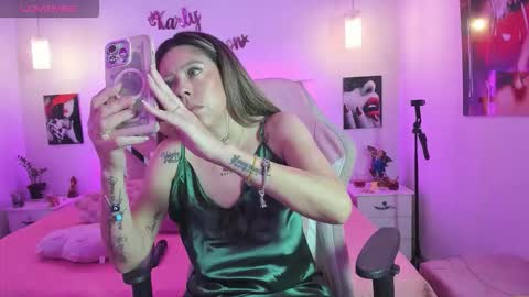 Snapshot of karly_moonn chatting on November 19, 3:34 pm Karly Moonns online show from November 19, 3:34 pm