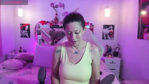 Snapshot of karly_moonn chatting on November 30, 10:47 pm Karly Moonns online show from November 30, 10:47 pm