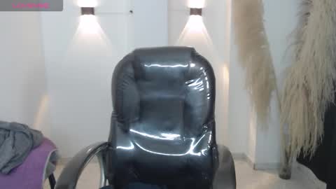 KARLYE online show from December 3, 2:19 am