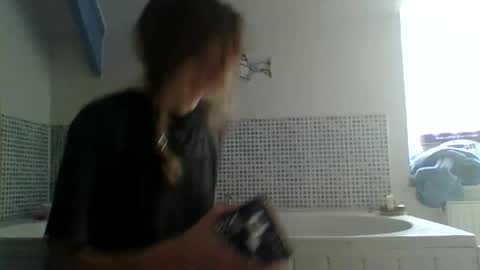 Snapshot of karmaqueen123 chatting on April 4, 9:29 am Karma Queen online show from April 4, 9:29 am