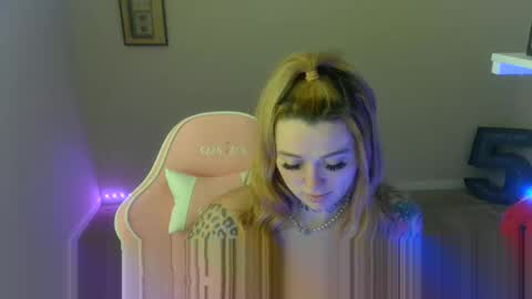karmathevixen0304 online show from June 7, 2:21 pm