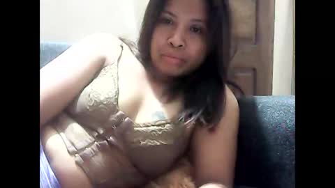 Snapshot of karmellah chatting on April 17, 10:24 pm Karmellah online show from April 17, 10:24 pm