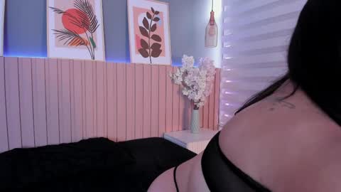 karo_linee online show from April 28, 12:21 pm