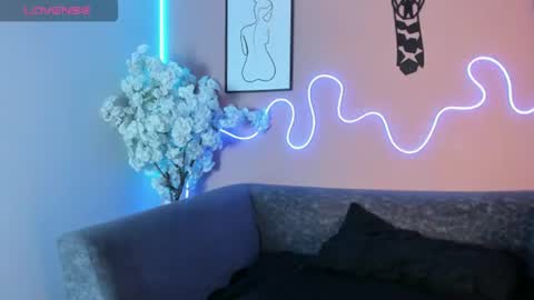 karo_linee online show from June 30, 12:06 pm