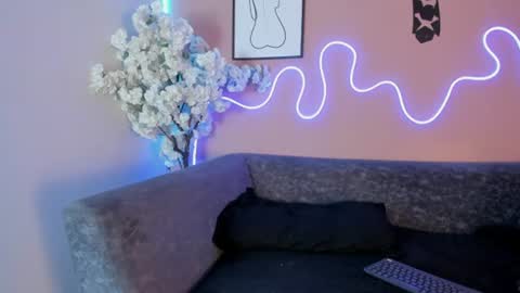 karo_linee online show from July 25, 12:36 pm