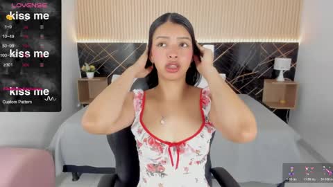 Snapshot of karol_cortes chatting on April 27, 1:09 pm karol_cortes online show from April 27, 1:09 pm