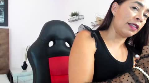 Snapshot of karol_deny chatting on June 2, 7:38 pm Karol D online show from June 2, 7:38 pm