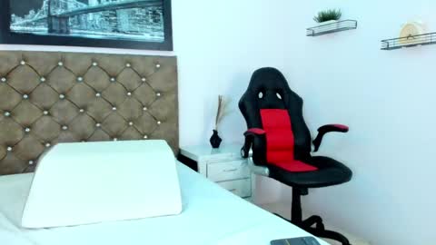 Snapshot of karol_deny chatting on June 4, 7:20 pm Karol D online show from June 4, 7:20 pm