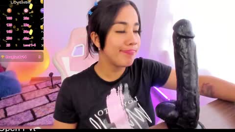 Snapshot of karol_ivonne chatting on December 4, 7:45 pm karol online show from December 4, 7:45 pm