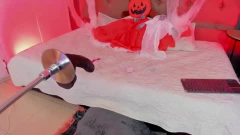 Snapshot of karol_page1 chatting on October 18, 3:31 am KAROL online show from October 18, 3:31 am