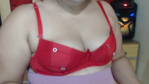 Snapshot of karolbb21 chatting on June 10, 1:32 pm karolbb21 online show from June 10, 1:32 pm