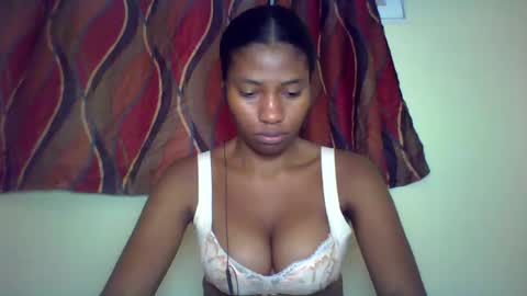karoliee online show from June 18, 9:09 am