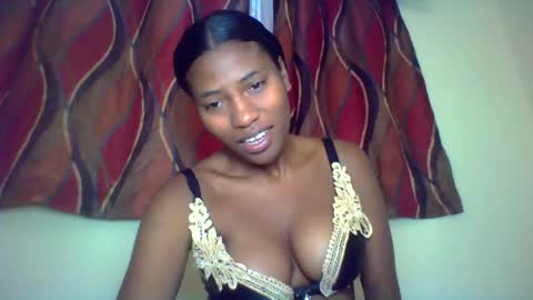 karoliee online show from June 19, 11:03 am