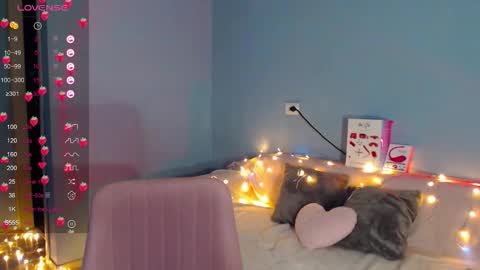 Snapshot of karolina_hottie_ chatting on February 27, 2:11 am Kira online show from February 27, 2:11 am