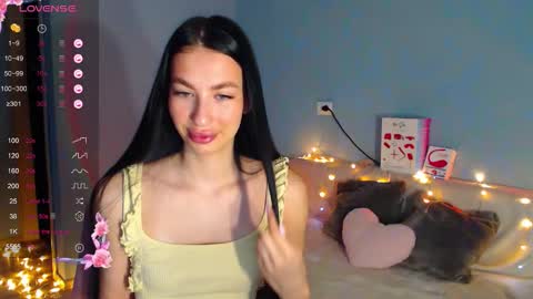 Snapshot of karolina_hottie_ chatting on March 16, 1:44 am Kira online show from March 16, 1:44 am