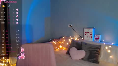 Snapshot of karolina_hottie_ chatting on March 20, 1:43 am Kira online show from March 20, 1:43 am