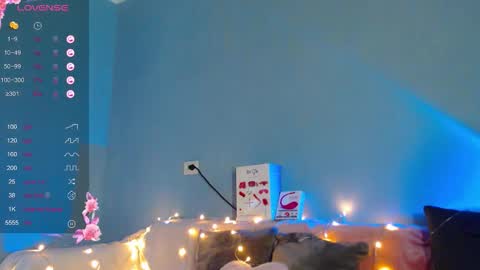 Snapshot of karolina_hottie_ chatting on March 21, 2:38 am Kira online show from March 21, 2:38 am