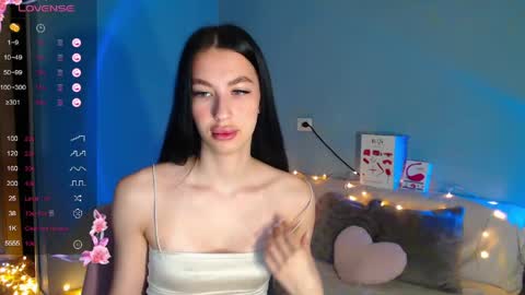 Snapshot of karolina_hottie_ chatting on April 7, 2:01 am Kira online show from April 7, 2:01 am