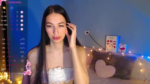 Snapshot of karolina_hottie_ chatting on April 13, 2:06 am Kira online show from April 13, 2:06 am