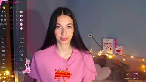 Snapshot of karolina_hottie_ chatting on April 27, 2:09 am Kira online show from April 27, 2:09 am