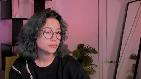 Snapshot of karolina_vendi chatting on November 4, 12:37 pm karolina_vendi online show from November 4, 12:37 pm