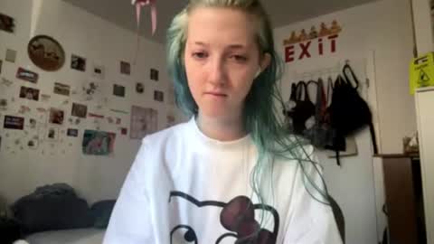 Snapshot of karolinablue chatting on July 25, 9:40 am Karoline here online show from July 25, 9:40 am